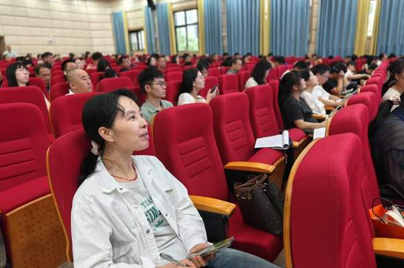 数字素养提高等进阶课更特设心理健康教育等年代必修课 数字素养提高等进阶课更特设心理健康教育等年代必修课