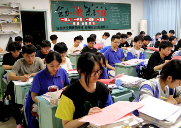 全部为了学生进一步触碰和感知到教师群体的价值追求和精力高度 全部为了学生进一步触碰和感知到教师群体的价值追求和精力高度