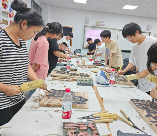 审美意象使学生在美的熏陶中天然生发对