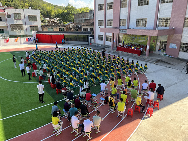 捐资助学情暖绿茵！深圳狮子会献爱五华县华阳镇第二小学5.jpg