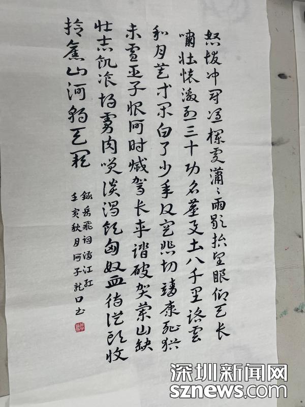 不平凡的平凡  深圳无臂小伙凭一“口”好字被央视点赞2.jpg