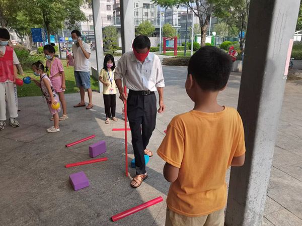 新时代文明实践 携手共建无障碍环境，宝龙街道开展同心社区开展情暖助残活动2.jpg