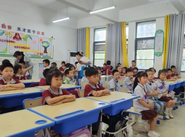 听巡课1000余节精准确诊讲堂教学短板实施