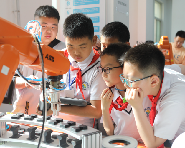 向技能转型正式开端试点层次教育为打破