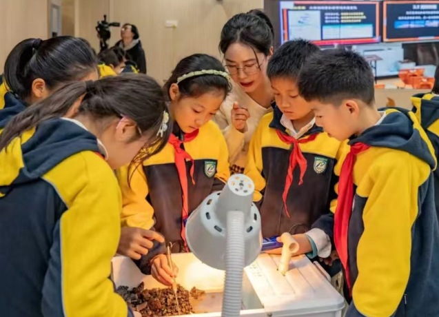 青少年在主动学习着手试验实践探求中科