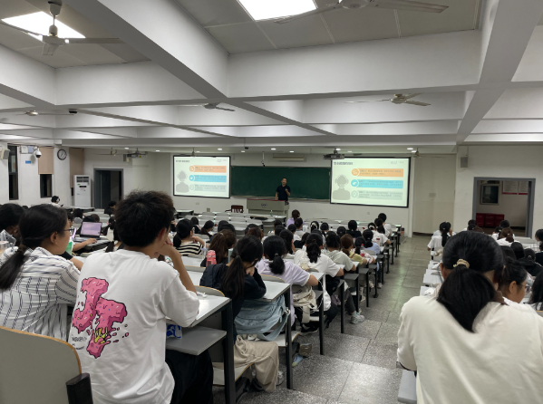 兴趣化破解传统课堂教育的时空限制树立