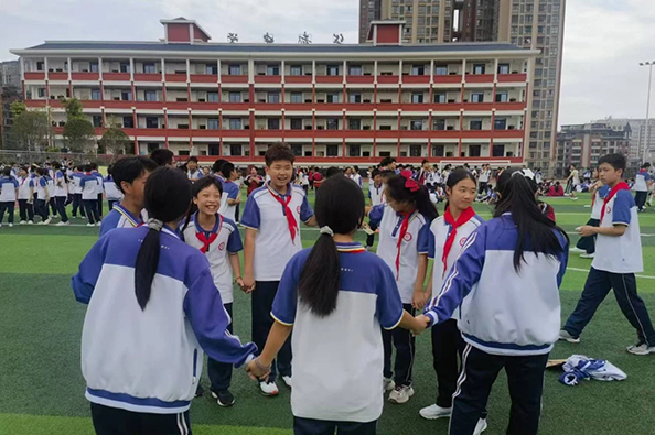 享有公正而有质量深化推动城乡义务教育