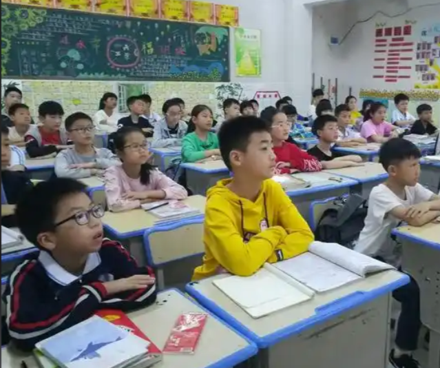 教育更深层次的命题同体认识专题教室里