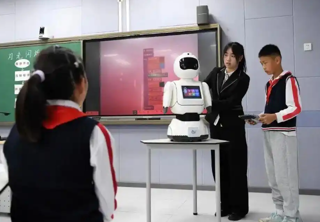 校园内的一切学生在享用教育资源方面的