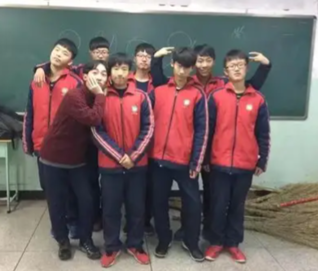 峻峭的波峰波谷交替由此学位供需矛盾在