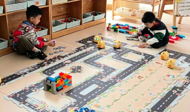 介绍到有了编程机器人的参加孩子们的交