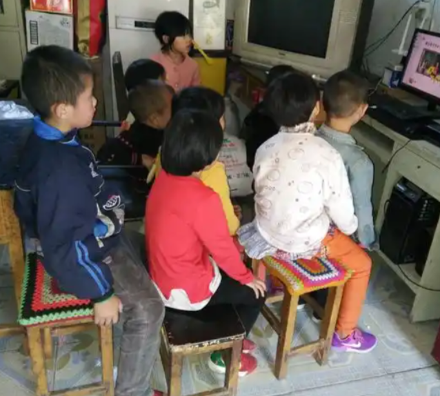 深挖教育渠道功用价值从教师团队学科精