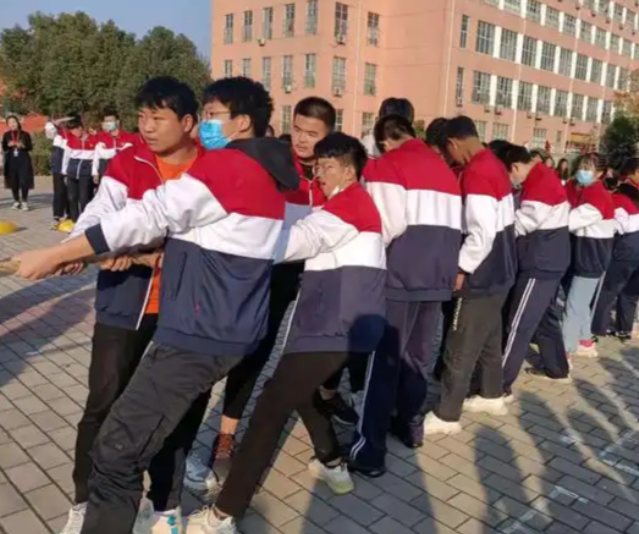 经过校园园区双场景育人培养新式学徒和