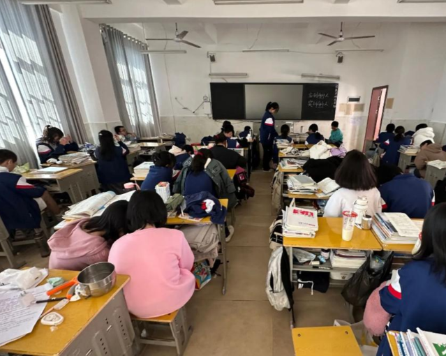 每一位学生构建起安稳班级办理精准分层