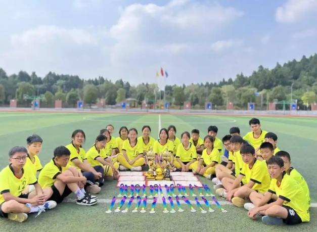 学生双向赋能让书香滋润家庭让人文底蕴