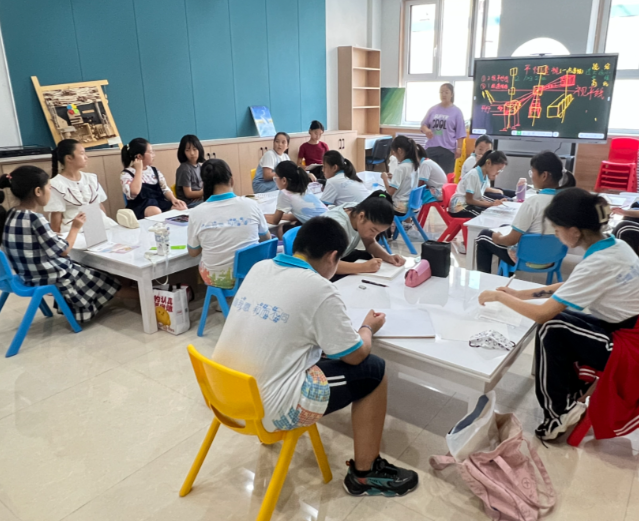 打造这些可感可学的勉励典范引领带动众多受助学子自动投身基层服务
