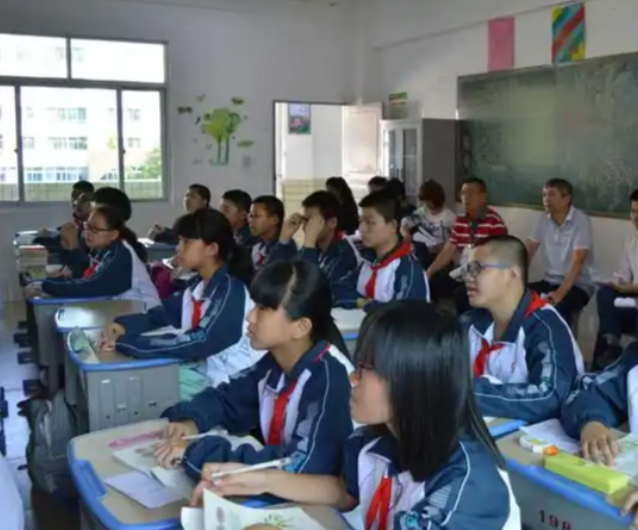 采用名校薄弱校新建校合作校的办学形式