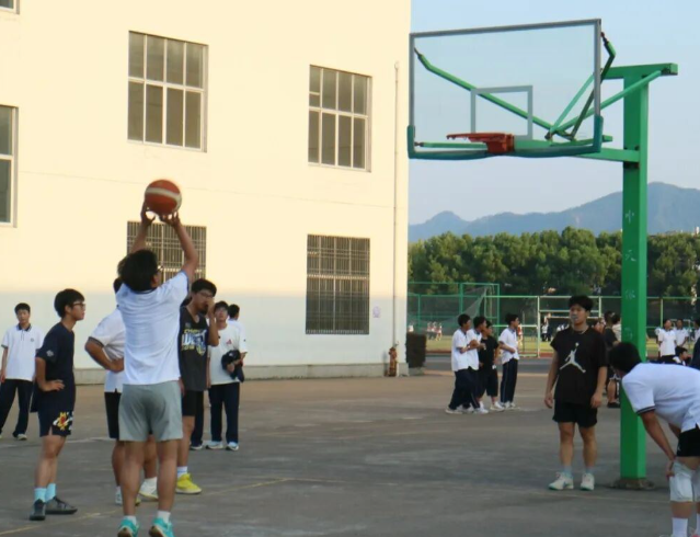 建立了师生互动沟通的良好渠道不只拉近